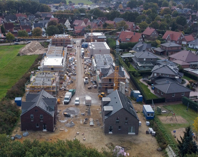 Eine Luftaufnahme des neuen Co2-neutralen Wohnquartiers in Steinfeld