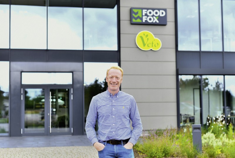 Dr. Herbert Pachertz vor dem Food Fox Gebäude