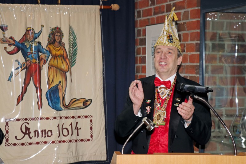 Benno Goda bei einer Rede im Kostüm