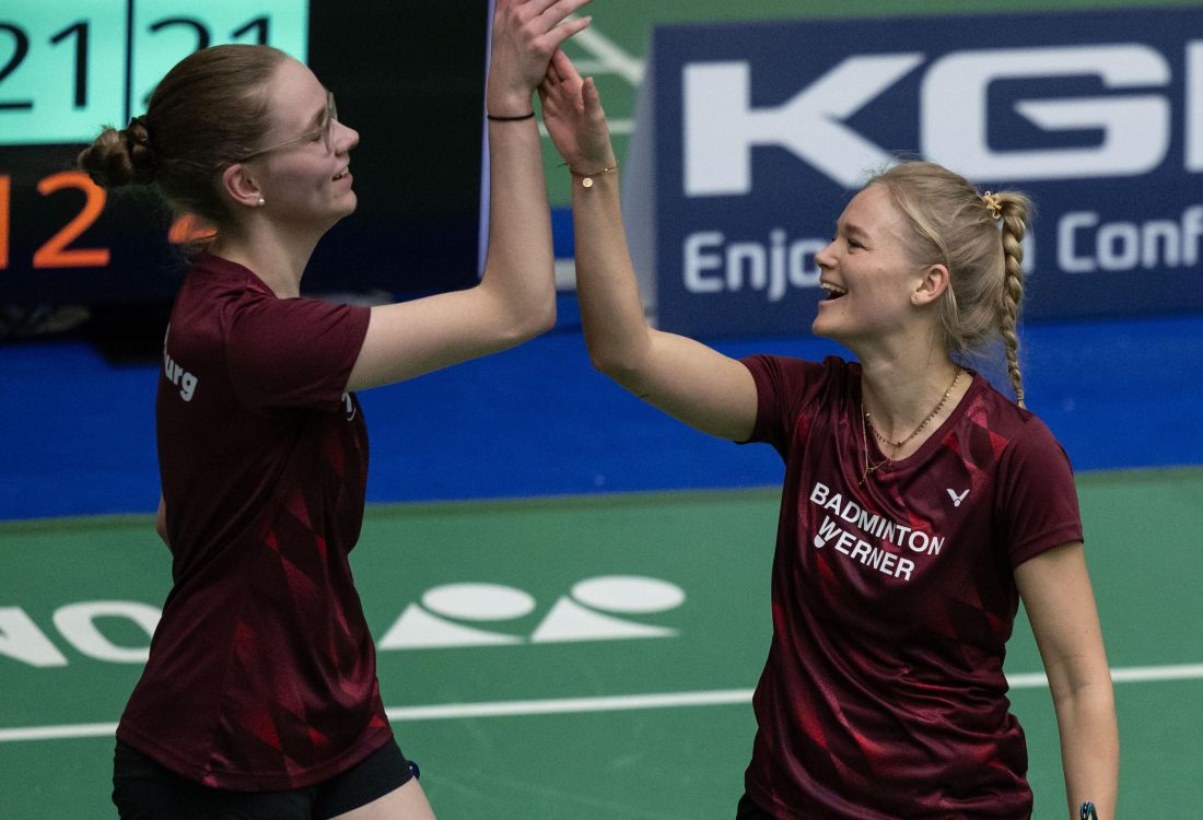 Mariele Śliwiński mit ihrer Doppelpartnerin Pauline Meyer.