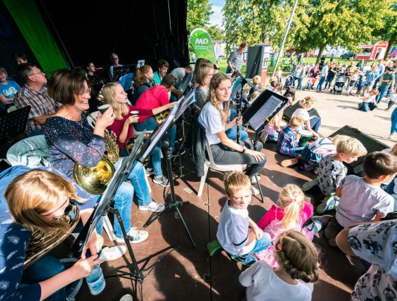 Musikverein Kinder auf der Bühne beim Familientag