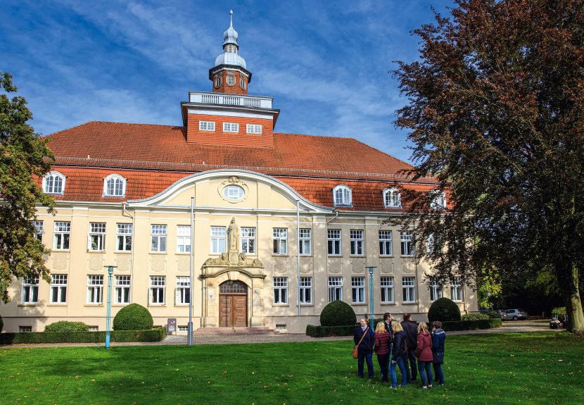 Gästeführung vor dem Amtsgericht